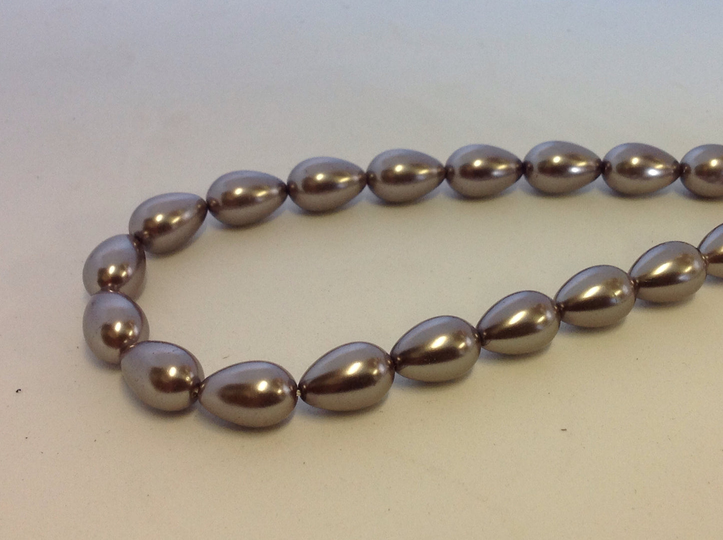 Glass Pearl teardrop, Medium Grey