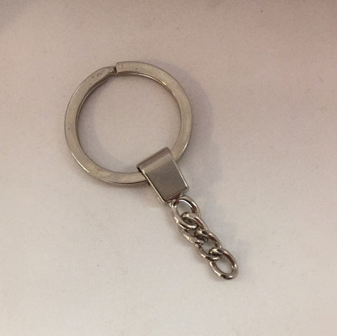 Keyring with chain
